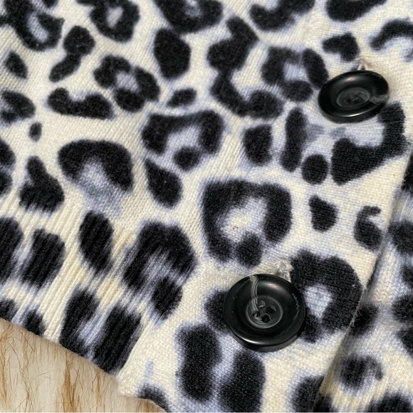 Chicos Snow Leopard cardigan - Picture 4 of 5